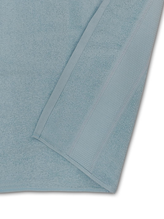 Soft Powder Blue Cotton Bath Towel – Gentle, Plush & Quick-Dry