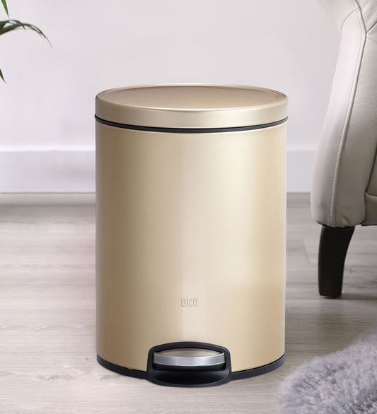 Soft-Close Step Trash Bin – Elegant & Functional Design