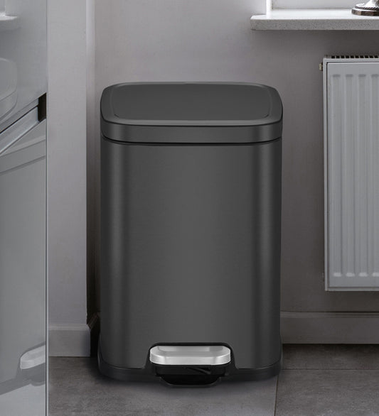 Eco-Friendly Step Trash Bin with Fingerprint-Resistant Finish