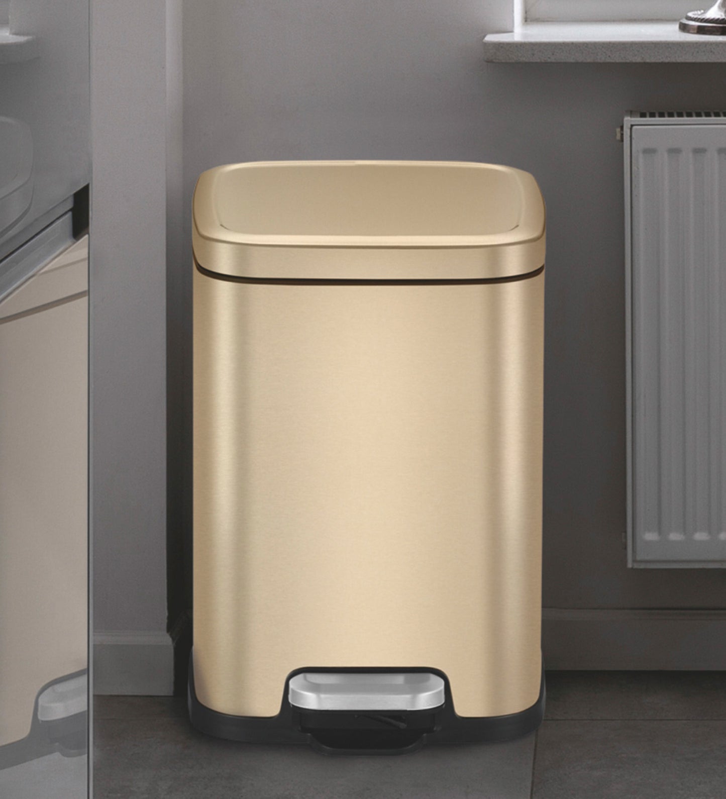 Eco-Friendly Step Trash Bin with Fingerprint-Resistant Finish