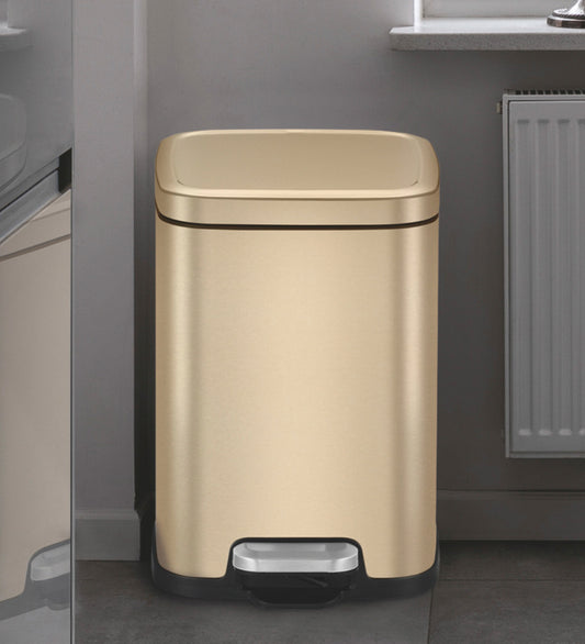 Eco-Friendly Step Trash Bin with Fingerprint-Resistant Finish