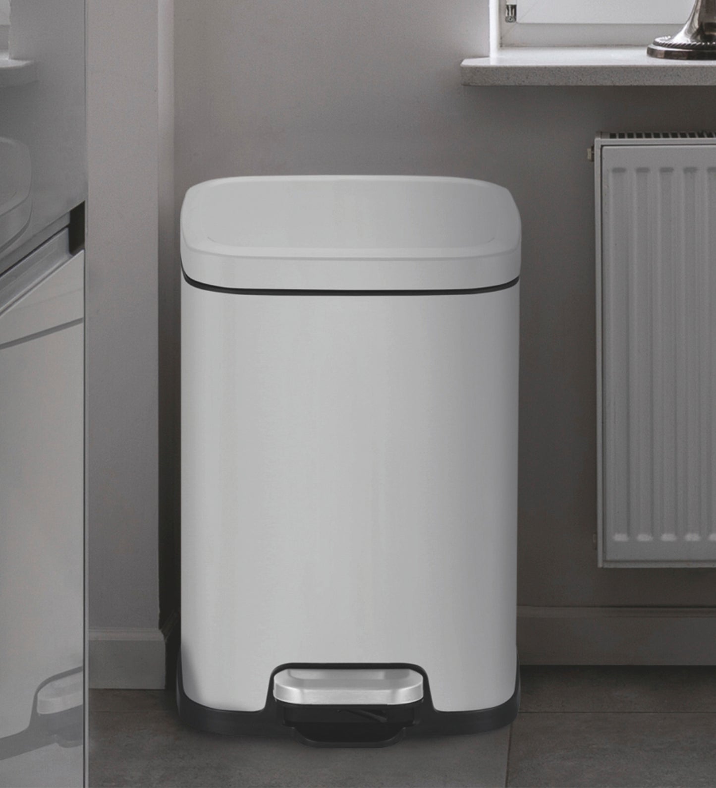 Eco-Friendly Step Trash Bin with Fingerprint-Resistant Finish