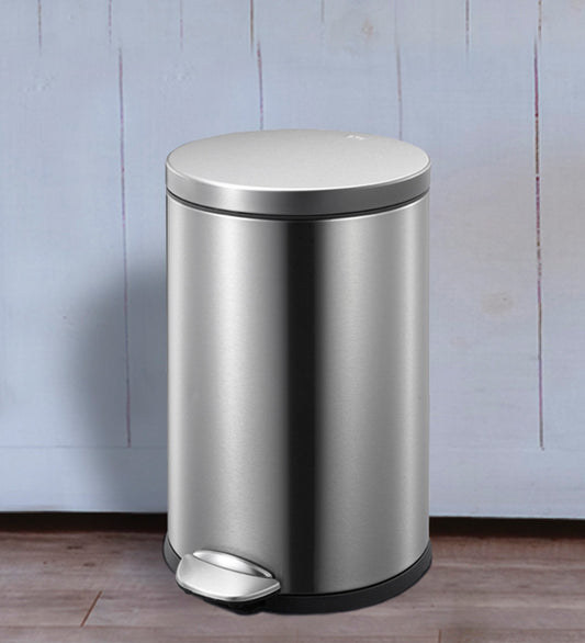 Sleek Step-On Trash Bin – Smudge-Resistant Steel, Hands-Free Design