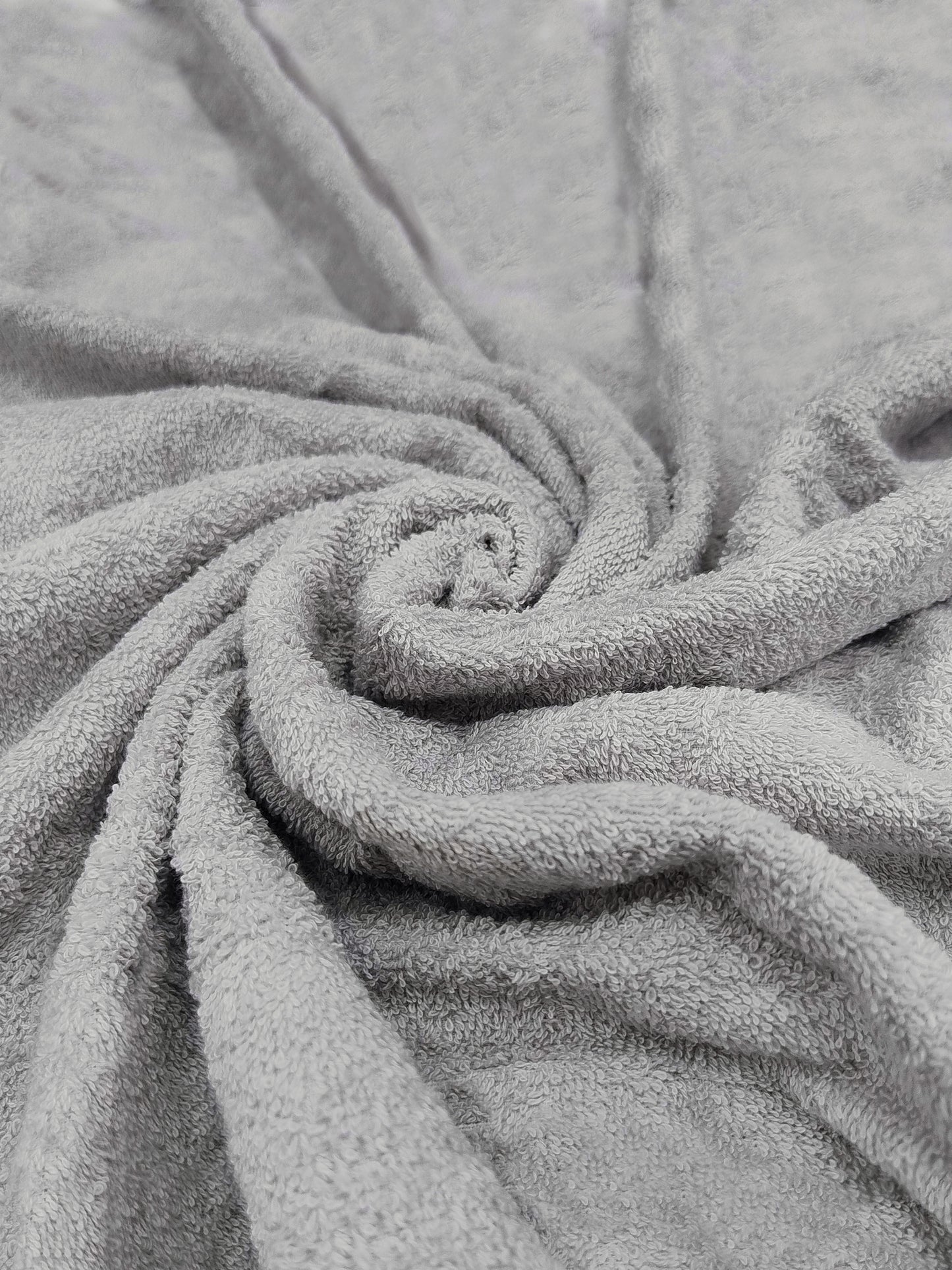 Soft Salmon Cotton Bath Towel – Plush, Quick-Dry & Absorbent