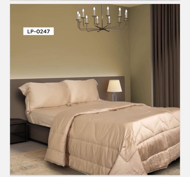 Premium Microfiber Comforter – Soft, Durable & Heat Insulated