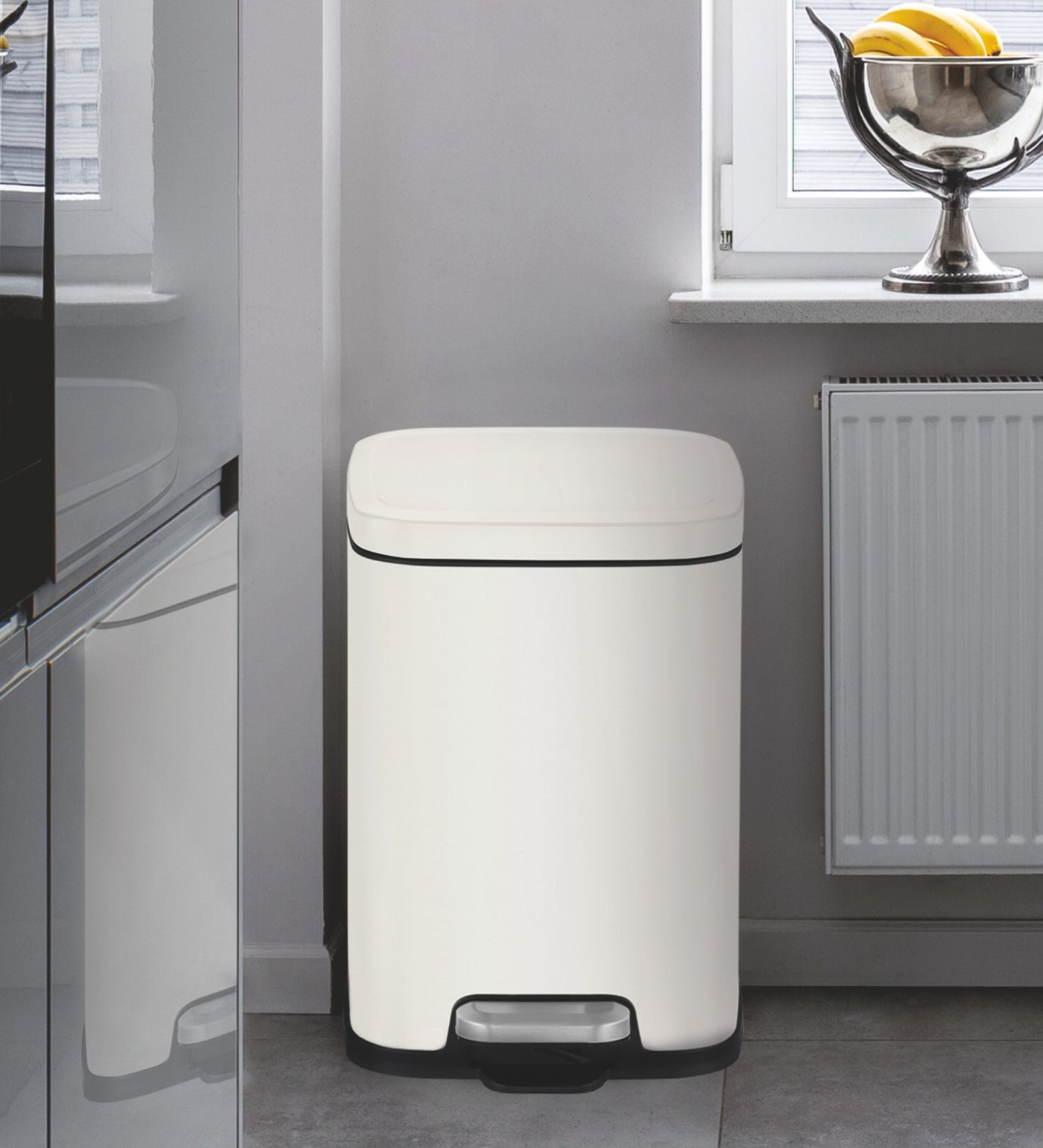 Eco-Friendly Step Trash Bin with Fingerprint-Resistant Finish
