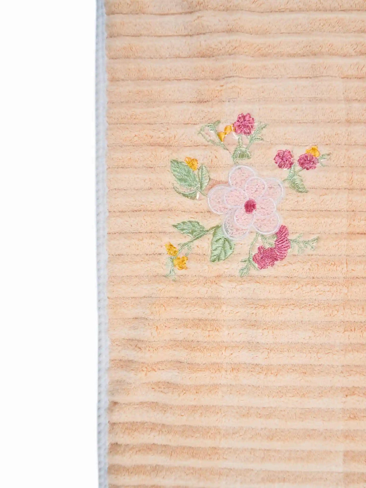French Lilly Floral Ultra-Soft Bath Towel 