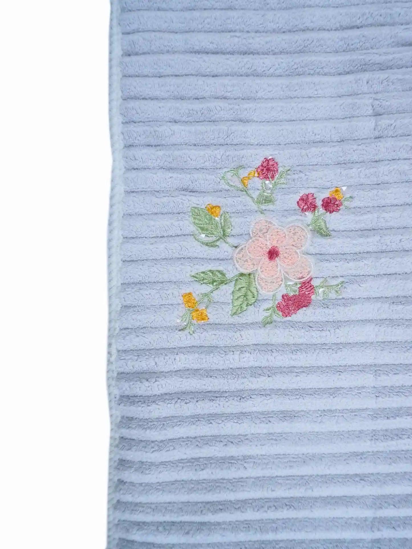 French Lilly Floral Ultra-Soft Bath Towel 