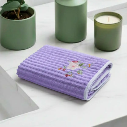 French Lilly Floral Ultra-Soft Bath Towel 