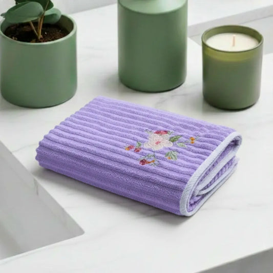 French Lilly Floral Ultra-Soft Bath Towel 