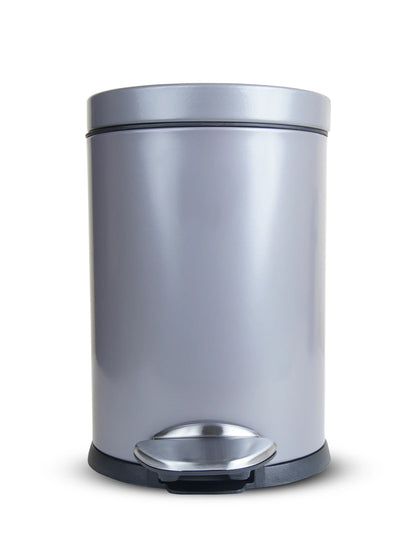 Sleek Step-On Trash Bin – Smudge-Resistant Steel, Hands-Free Design