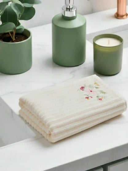 French Lilly Floral Ultra-Soft Bath Towel 