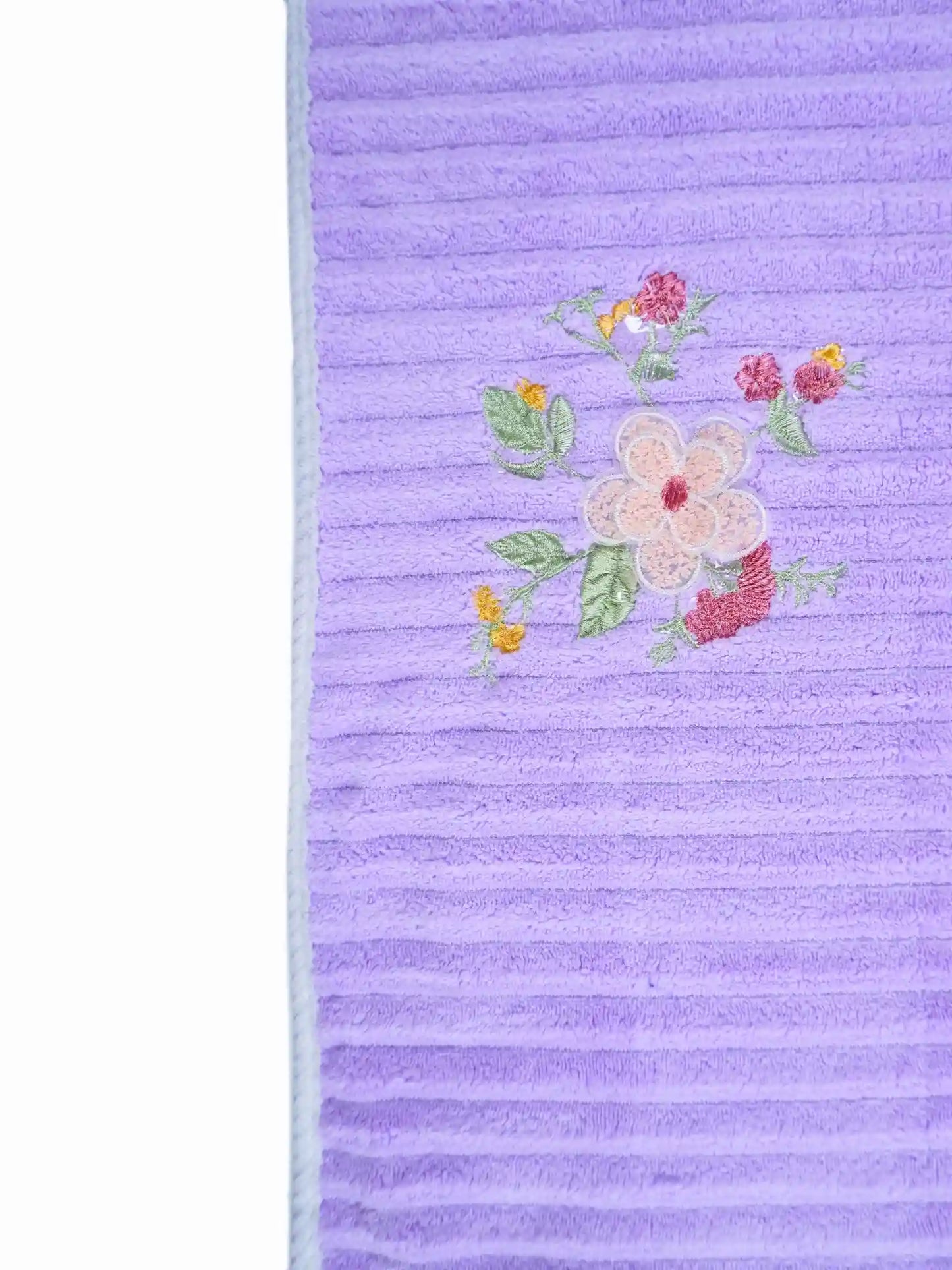 French Lilly Floral Ultra-Soft Bath Towel 