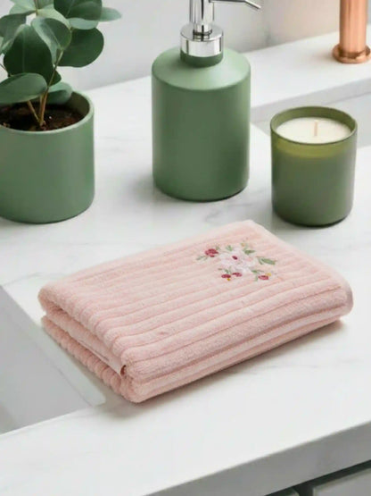 French Lilly Floral Ultra-Soft Bath Towel 