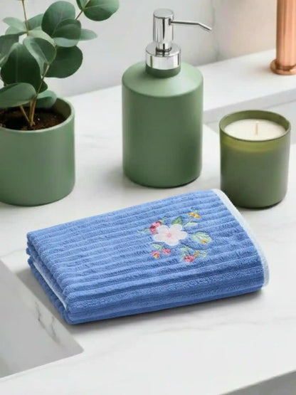 French Lilly Floral Ultra-Soft Bath Towel 