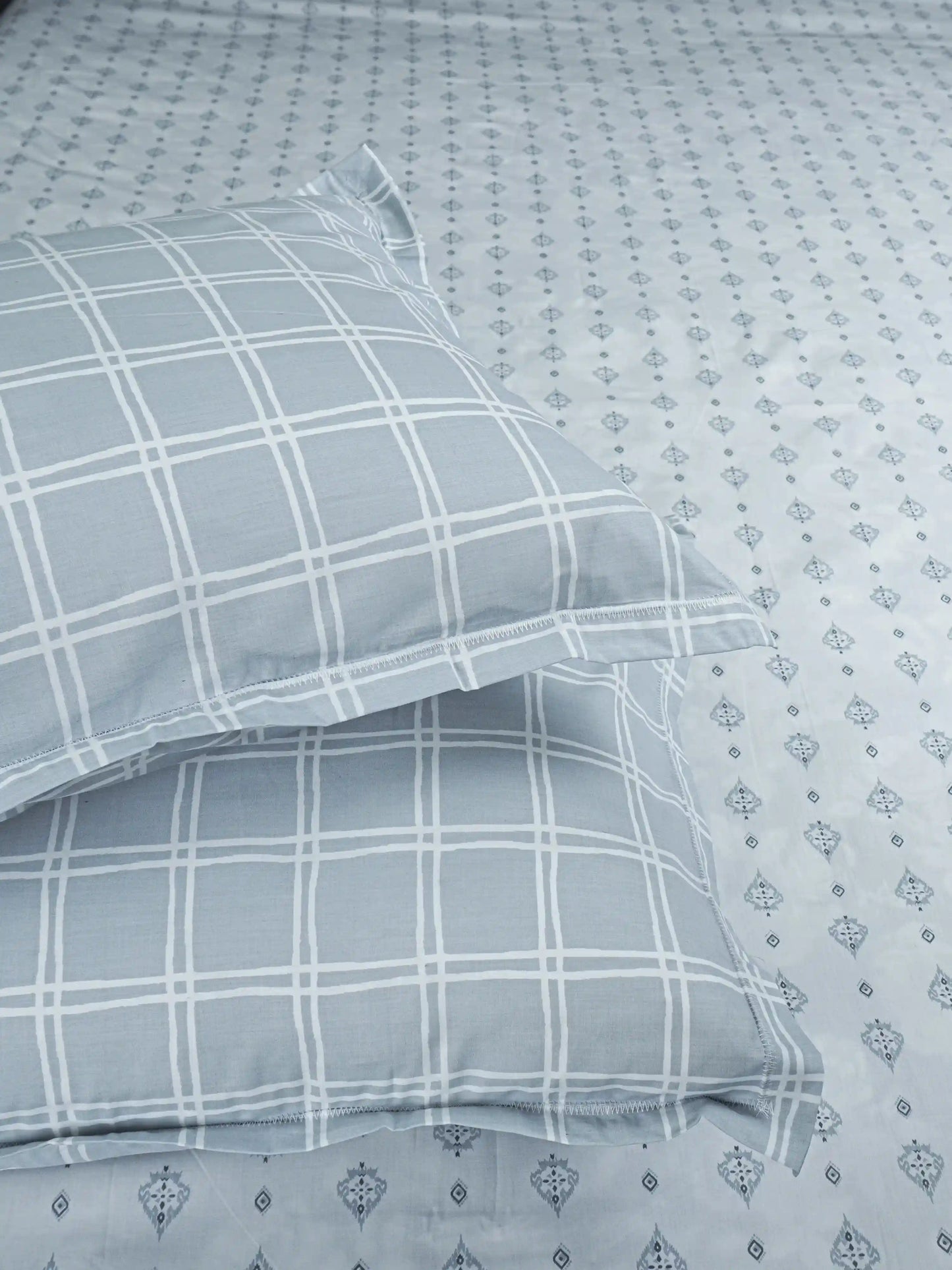 White Motif & Plaid 100% Cotton Double Bedsheet