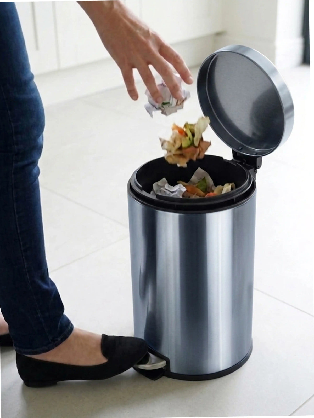 Soft-Close Step Trash Bin – Elegant & Functional Design