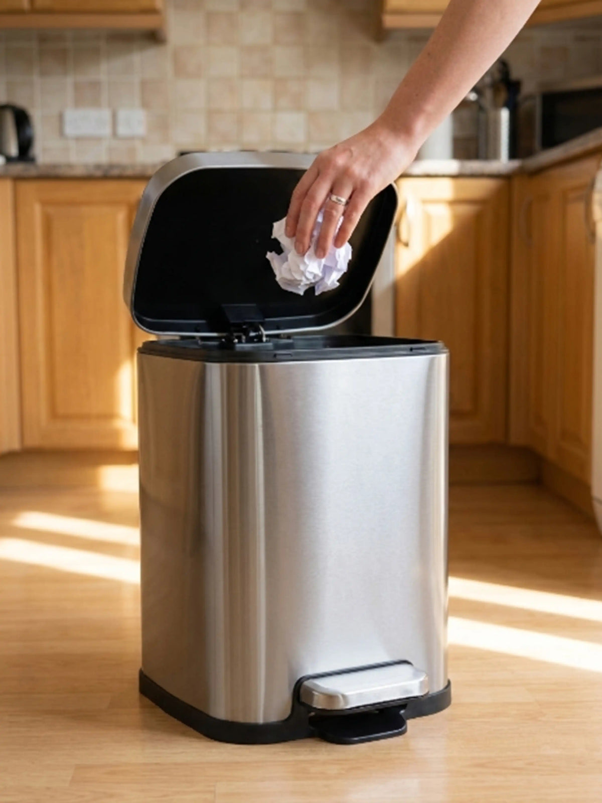 Eco-Friendly Step Trash Bin with Fingerprint-Resistant Finish