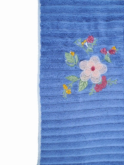 French Lilly Floral Ultra-Soft Bath Towel 