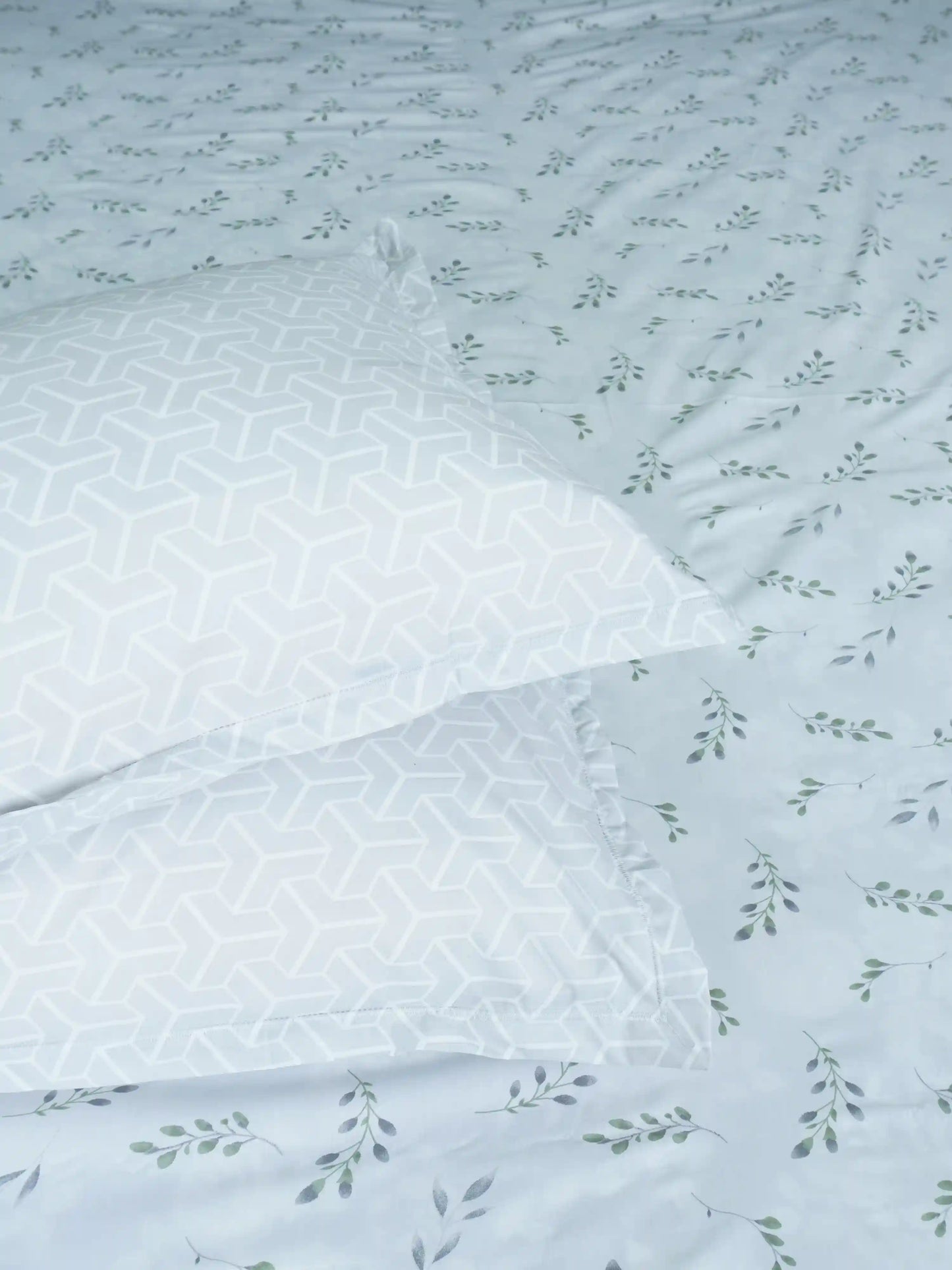 Elegant Grey Leaf Pattern Cotton Double Bedsheet Set
