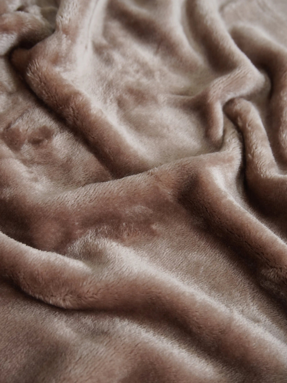 Atoz Home Decor Soft & Fluffy Single Plush Blanket – Light-Reflecting Velvet Fleece Bed Throw.