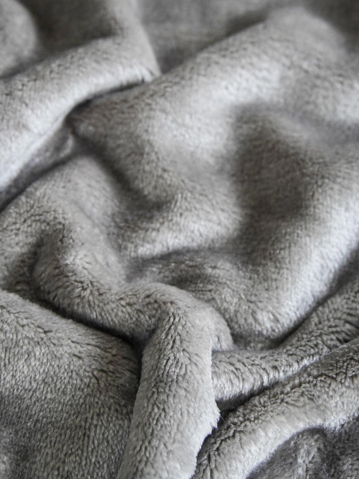 Atoz Home Decor Soft & Fluffy Single Plush Blanket – Light-Reflecting Velvet Fleece Bed Throw.