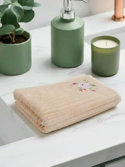 French Lilly Floral Ultra-Soft Bath Towel 