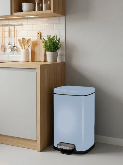 Eco-Friendly Step Trash Bin with Fingerprint-Resistant Finish