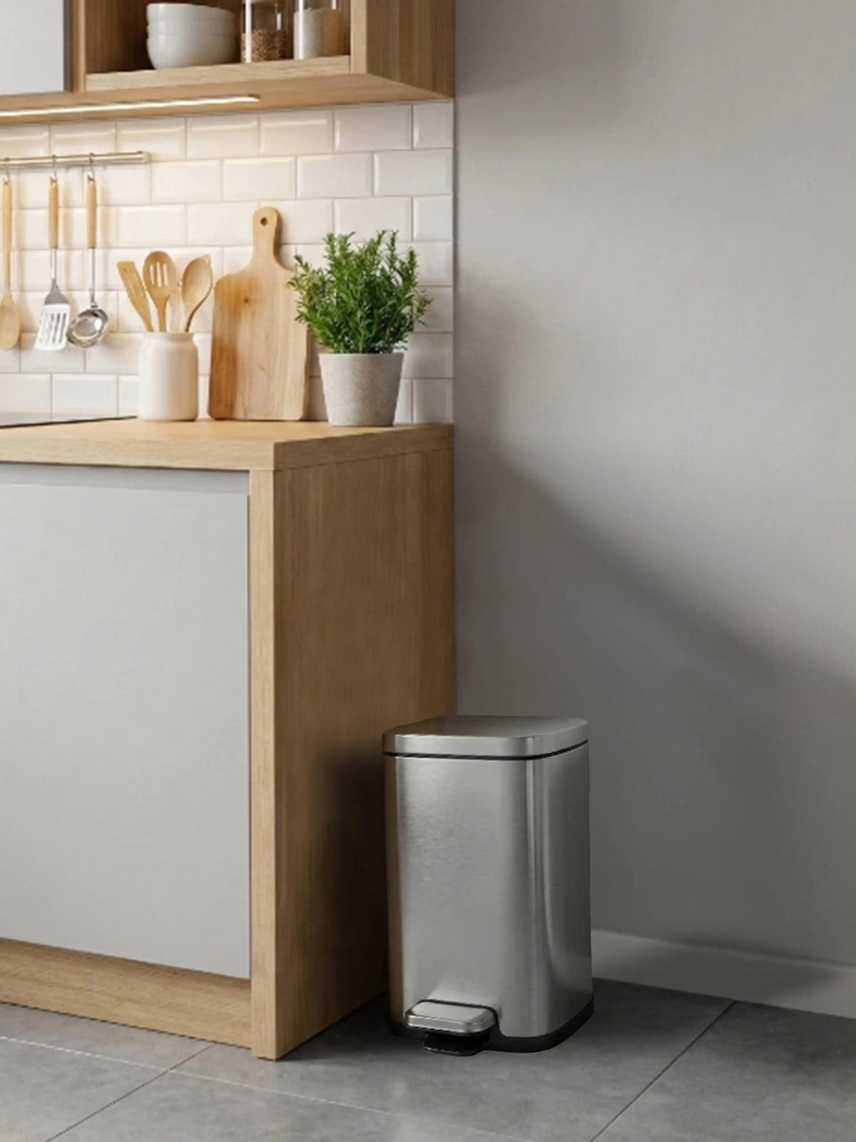 Eco-Friendly Step Trash Bin with Fingerprint-Resistant Finish