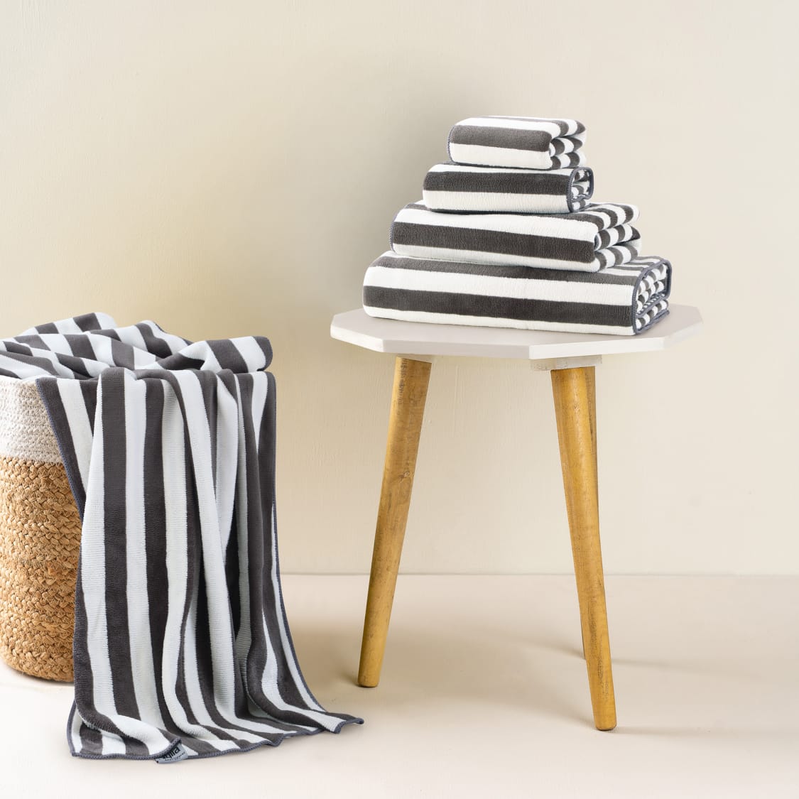 Stylla Zebra 4-Piece Striped Towel Set – Super Absorbent & Easy Dry
