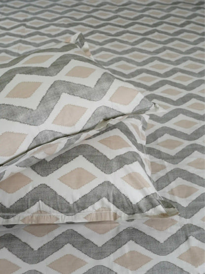 Soft Feel Grey-Beige Geometric Cotton King Bedsheet Set