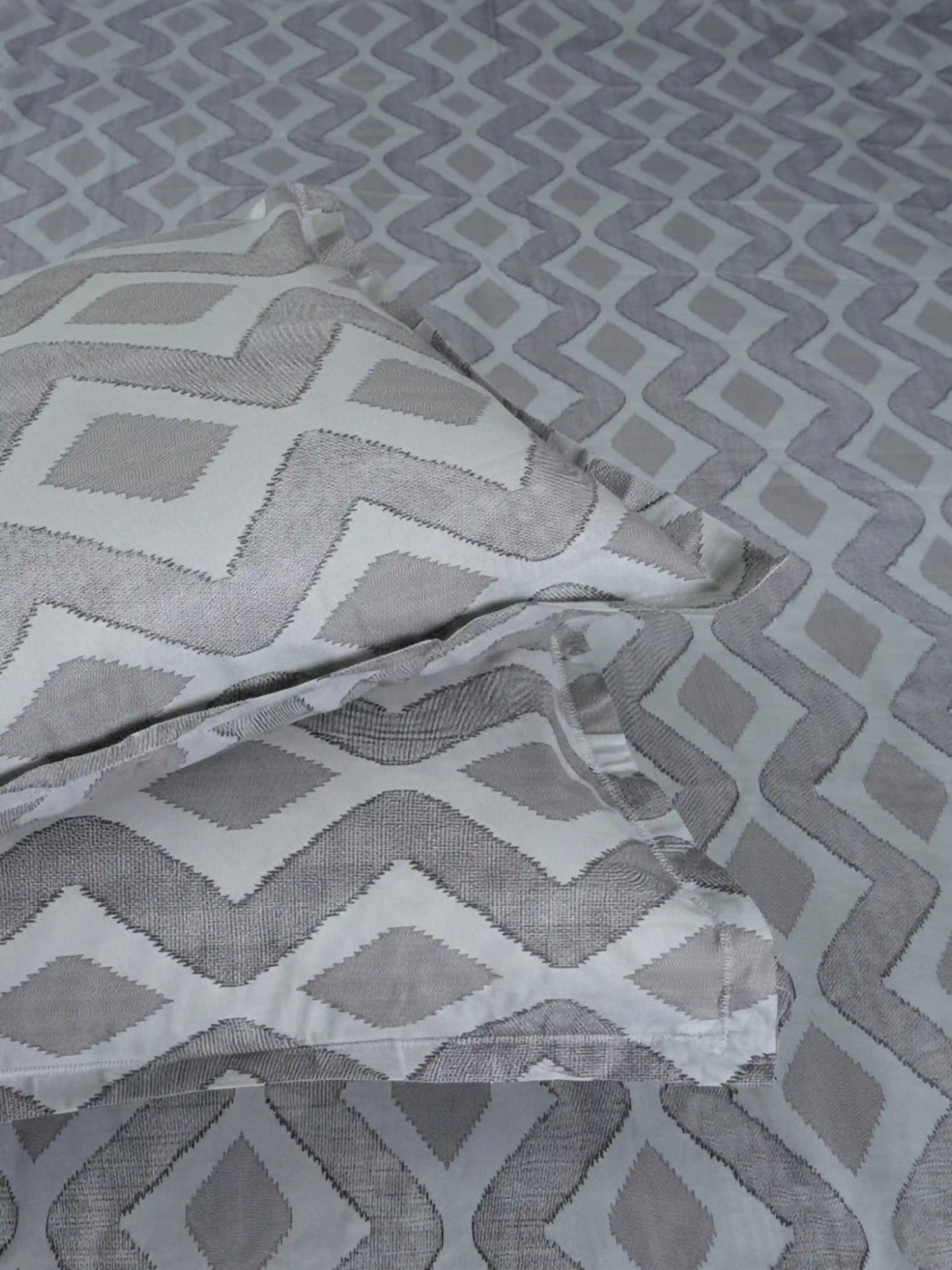 Soft Feel Taupe-Grey Geometric Cotton King Bedsheet Set