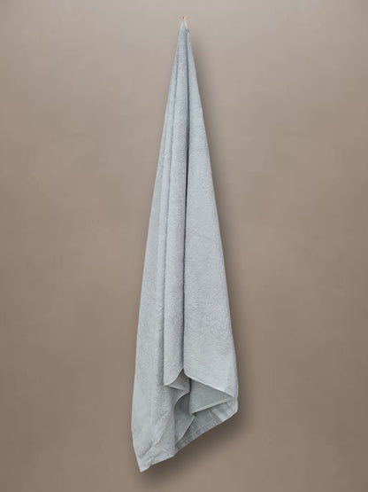 Soft Salmon Cotton Bath Towel – Plush, Quick-Dry & Absorbent