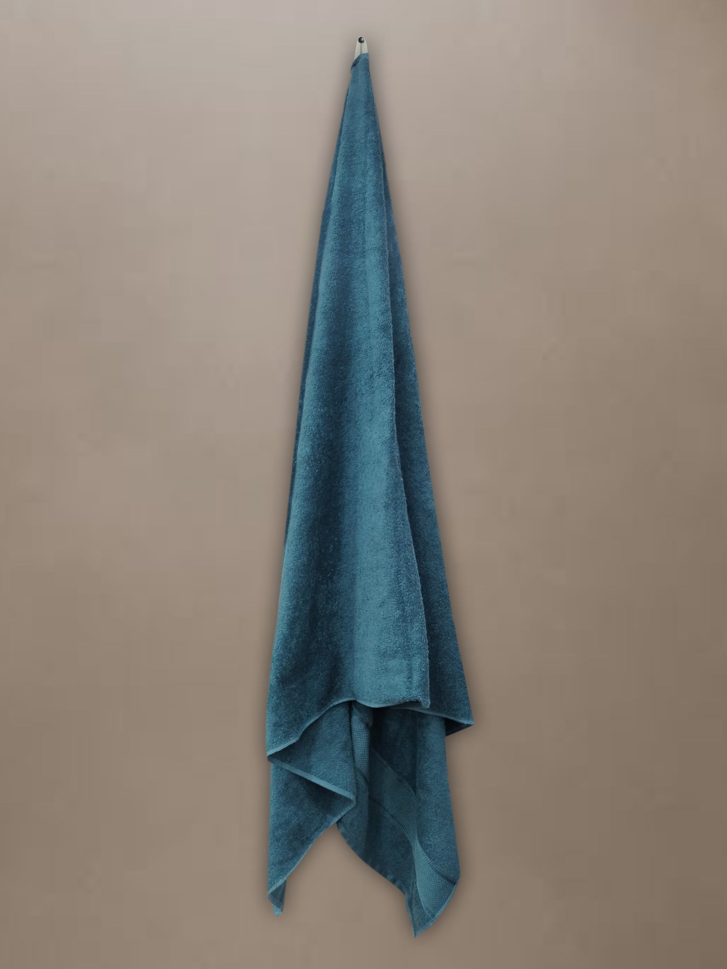 Soft Teal Cotton Bath Towel – Plush, Absorbent & Quick-Dry