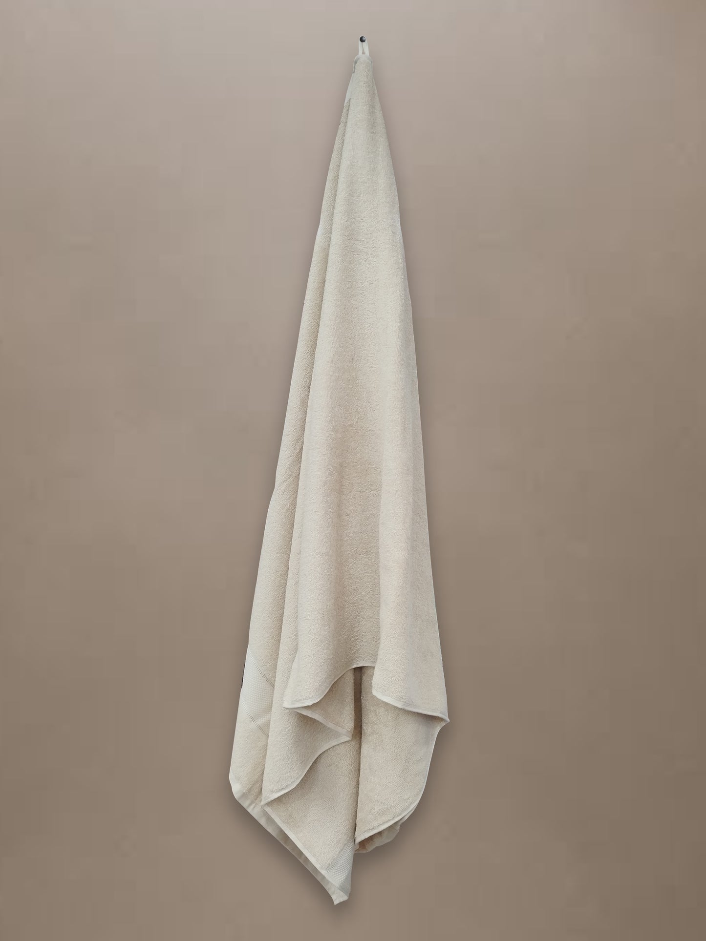Soft Taupe Cotton Bath Towel – Plush, Absorbent & Quick-Dry Comfort