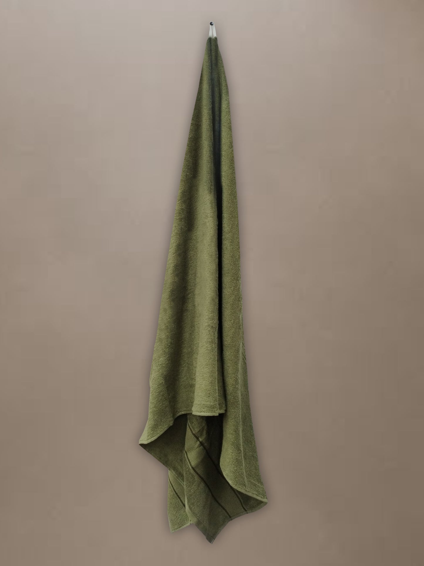Soft Olive Green Cotton Bath Towel – Plush, Absorbent & Quick-Dry
