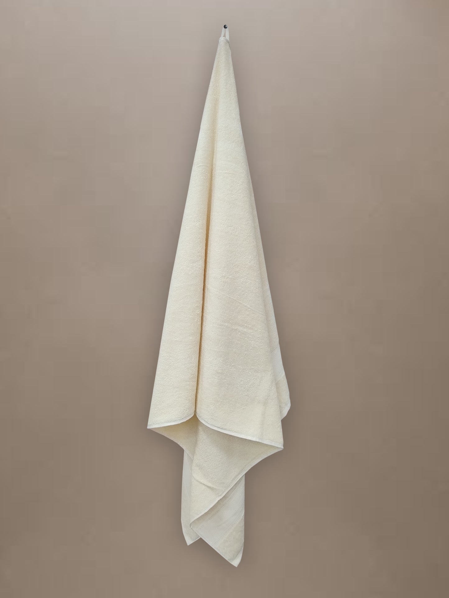 Soft Cream Cotton Bath Towel – Plush, Quick-Dry & Gentle Touch