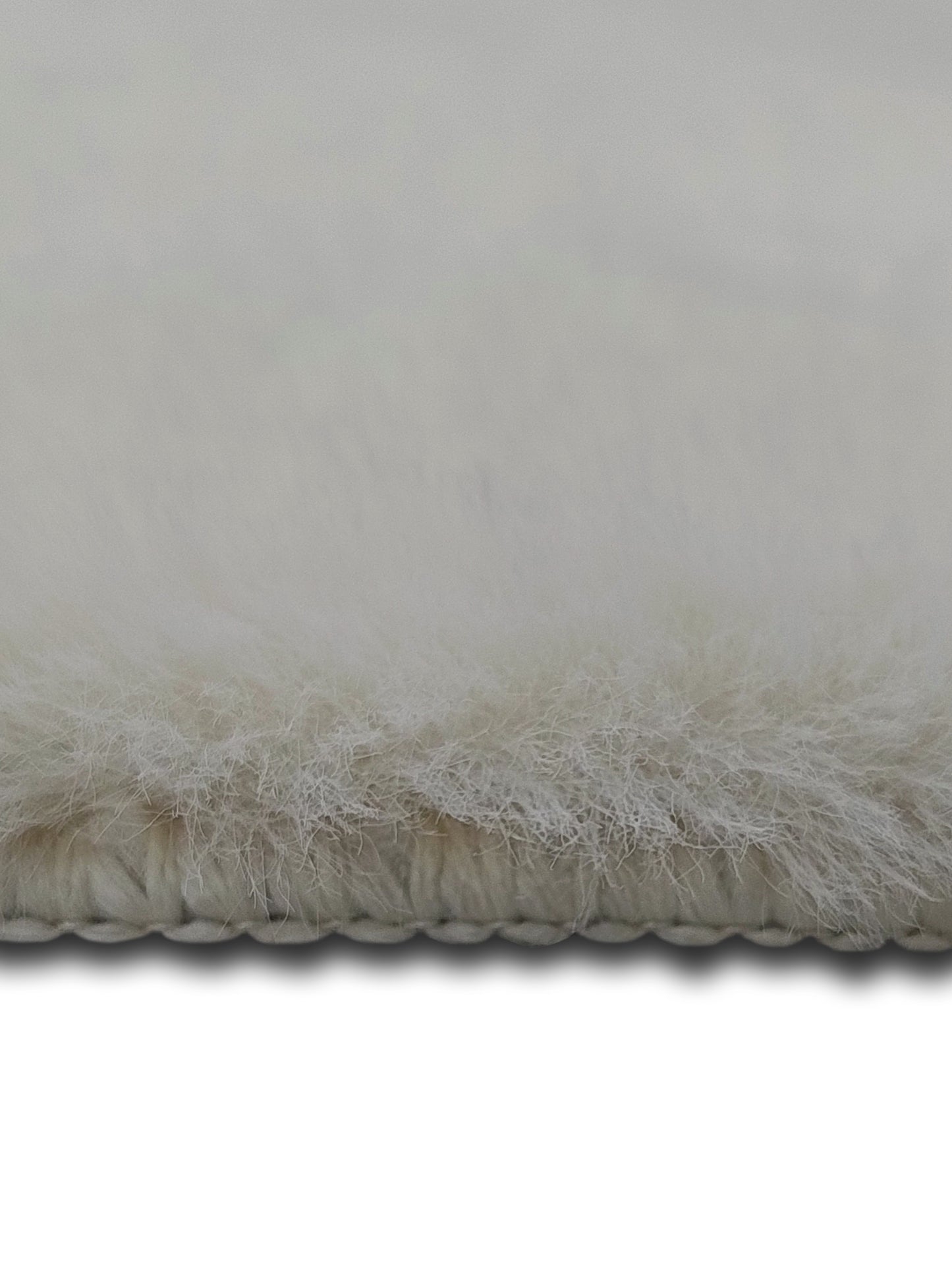 White Faux Fur Shaggy Carpet – Ultra-Soft Plush Texture – 2 Sizes