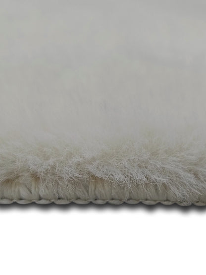 White Faux Fur Shaggy Carpet – Ultra-Soft Plush Texture – 2 Sizes
