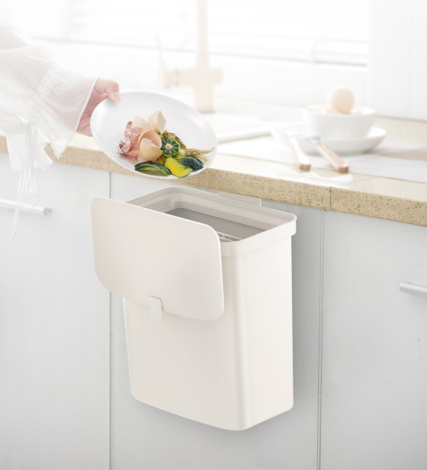 Modern Food Waste Container with Smell-Proof Seal – Compact & Practical