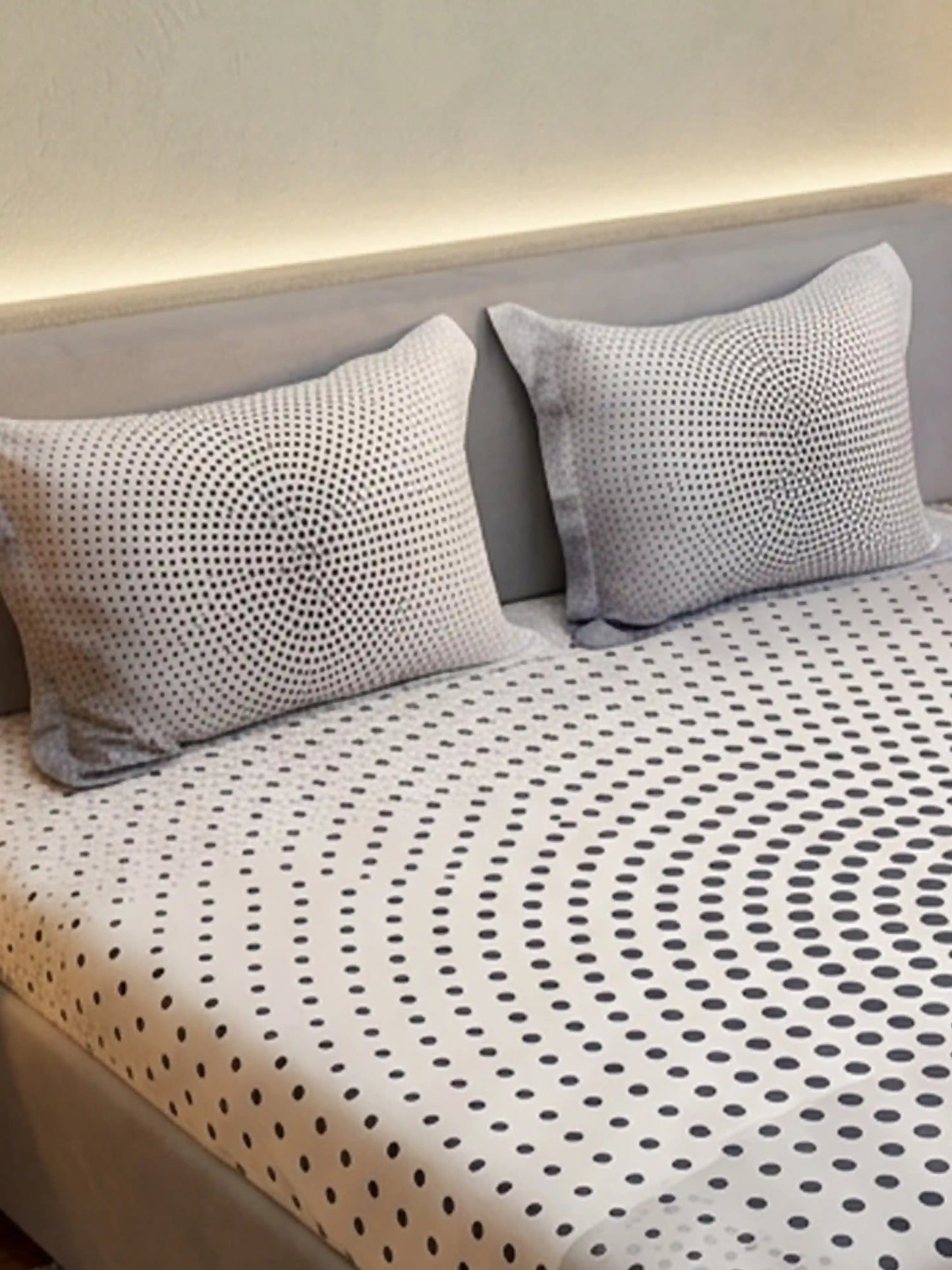 High Living 100% Cotton King Size Bedsheet Set (400 TC)